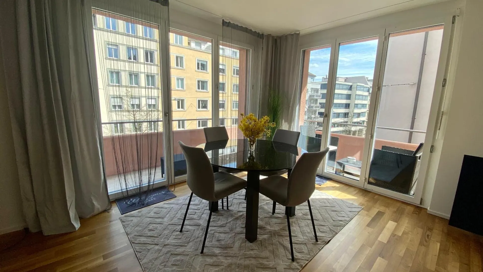City Views Apartment Am Schaffhauserplatz 0*, Zürich